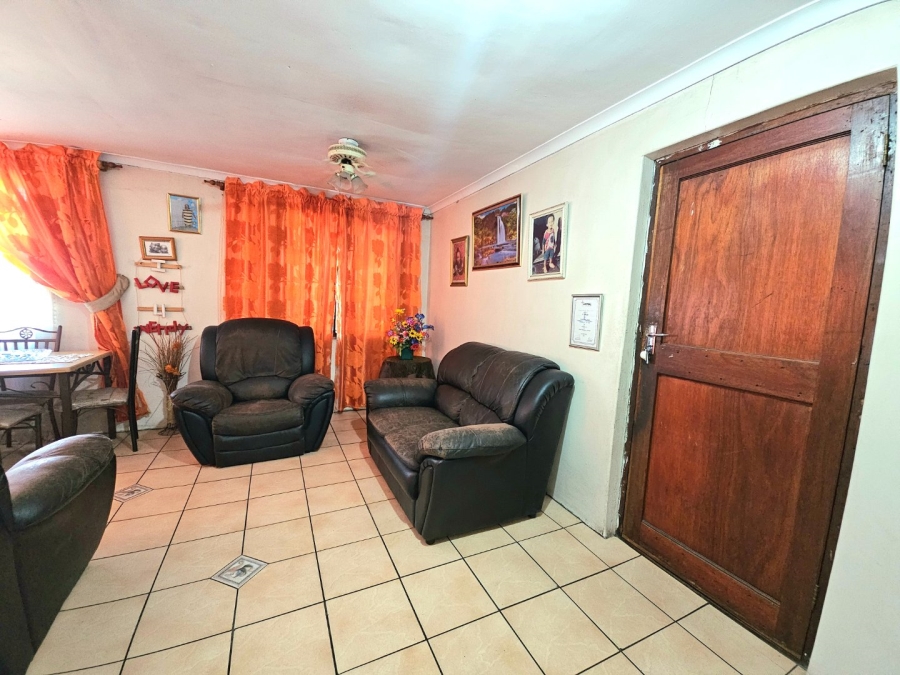 3 Bedroom Property for Sale in Roosendal Western Cape